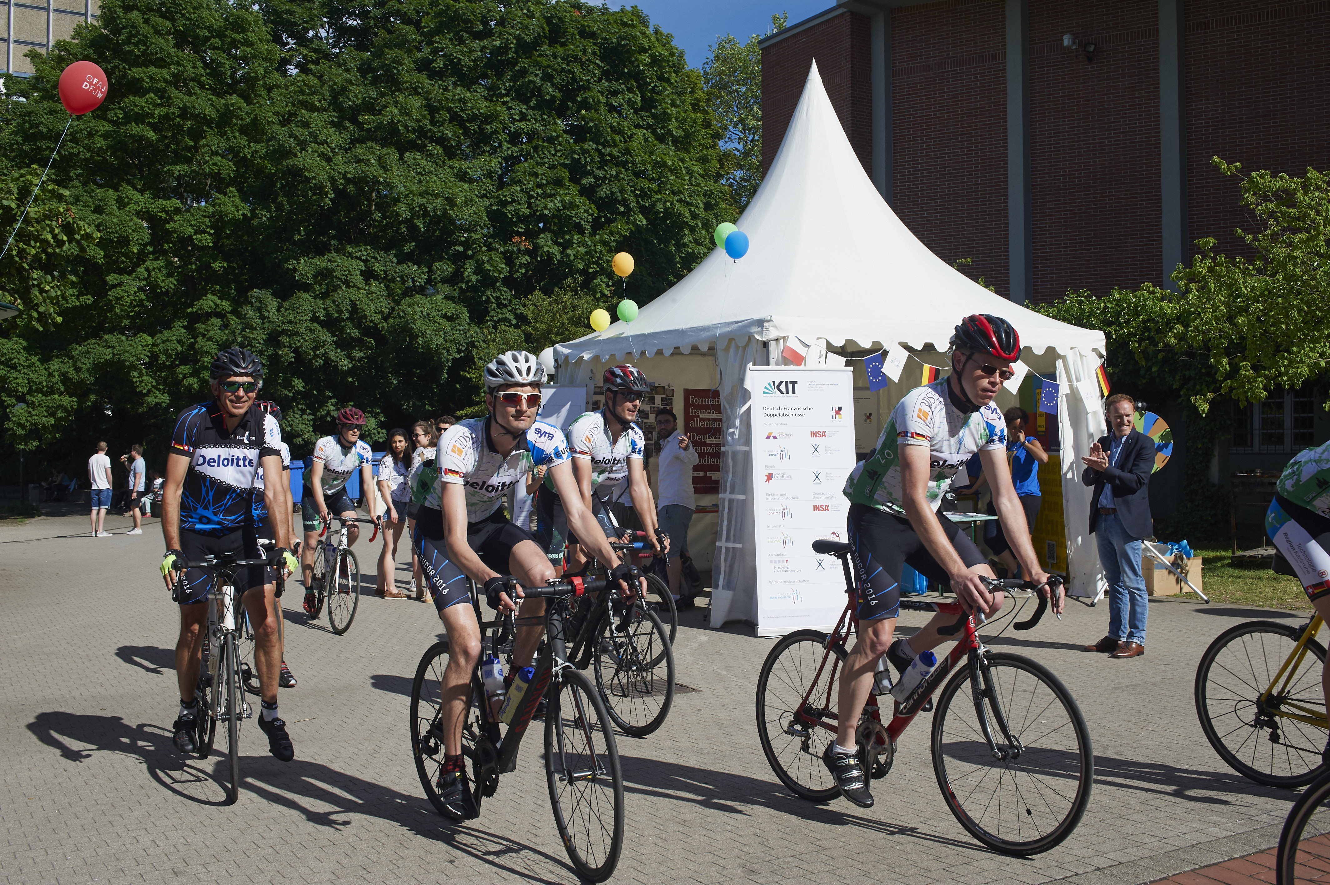 Ankunft der RadlerInnen der Tour Eucor